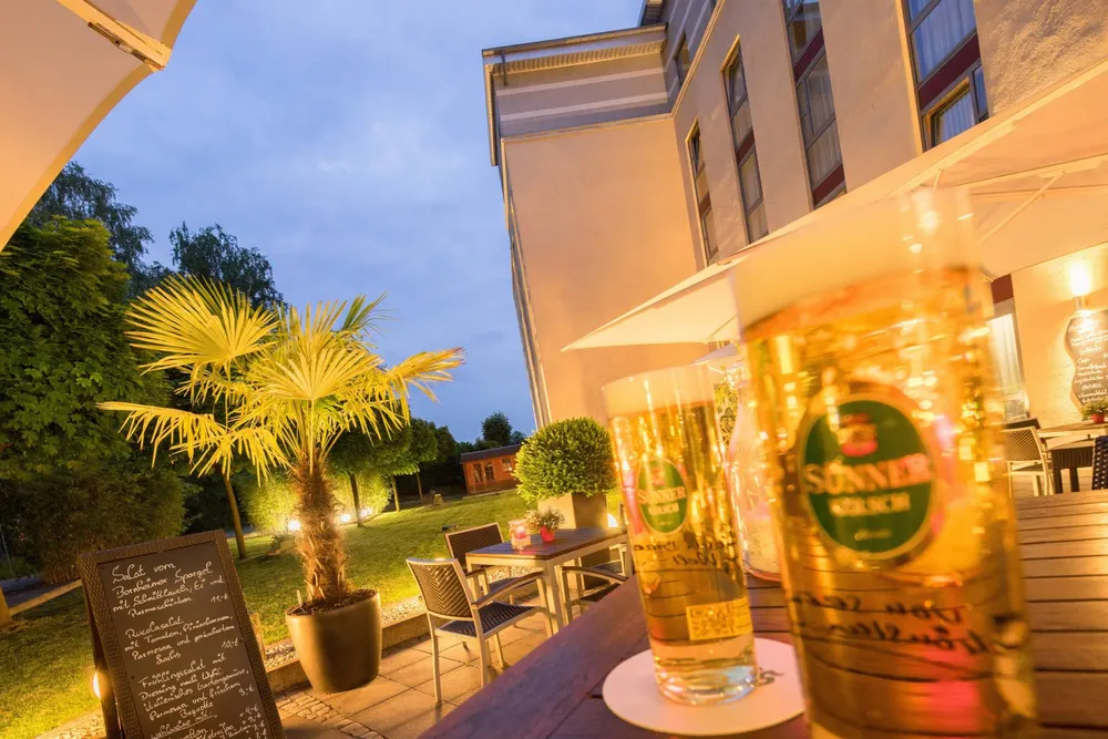 Ein Kölsch am Abend an der Hotelbar