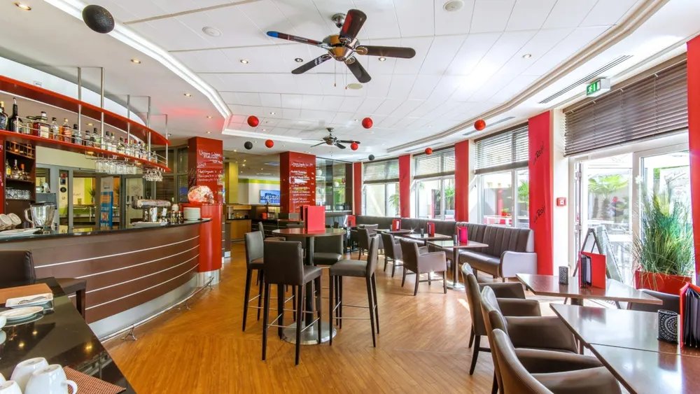 Hotelbar mit gemütlichem Lounge-Charakter